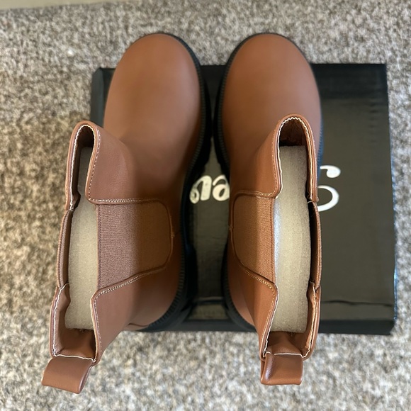 New tan Chelsea boots - Picture 9 of 9